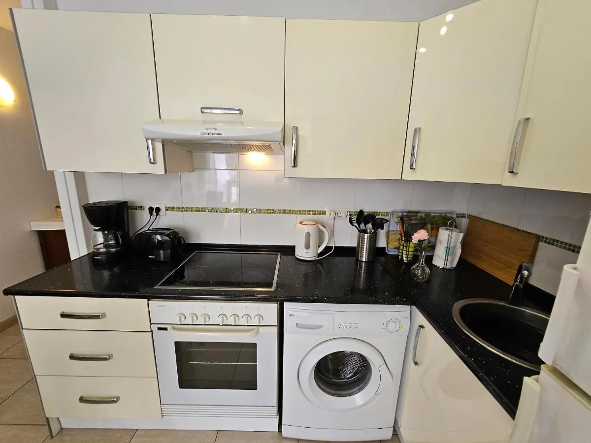 Apartment Casa Palmera 3 Only 150 Metres To The Beach, Heated Pool, Wifi, Sat-Tv, Balcony Arona